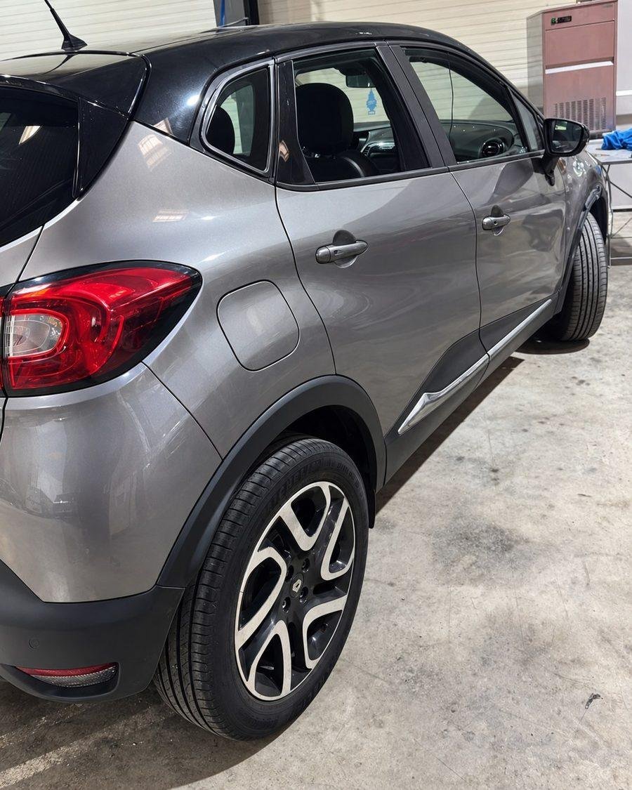 Renault Captur grise après réparation complète et peinture chez SG Carrosserie